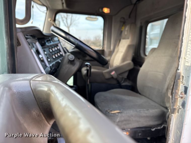 image for item EE1388 2013 Kenworth T800 