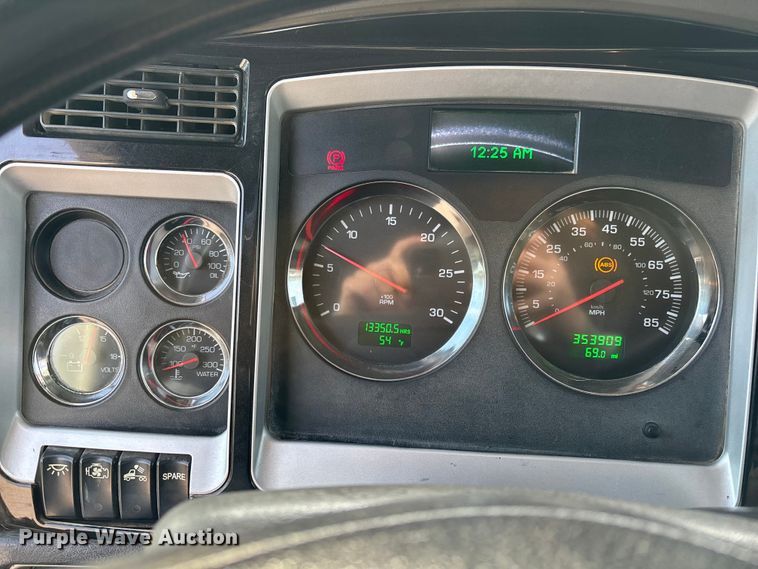 image for item EE1388 2013 Kenworth T800 