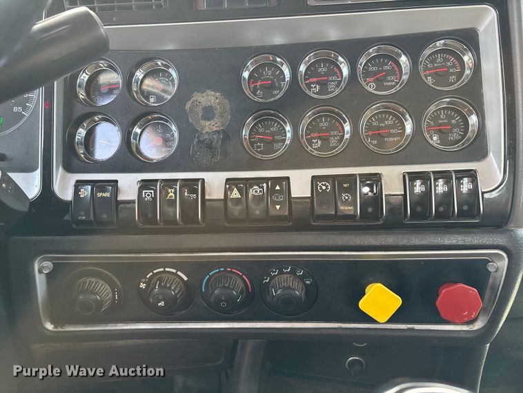 image for item EE1388 2013 Kenworth T800 