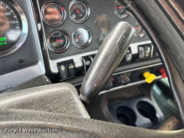 image for item EE1388 2013 Kenworth T800 