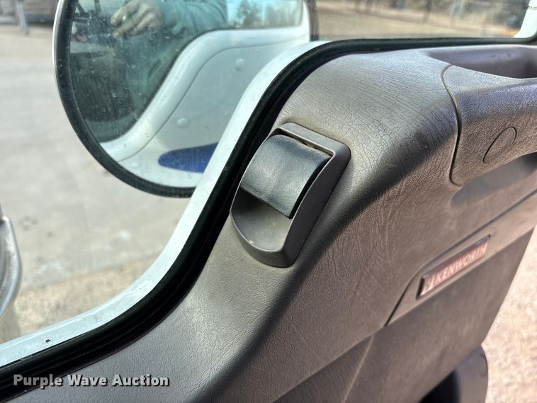 image for item EE1388 2013 Kenworth T800 