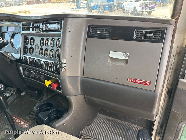 image for item EE1388 2013 Kenworth T800 