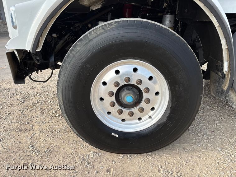 image for item EE1388 2013 Kenworth T800 