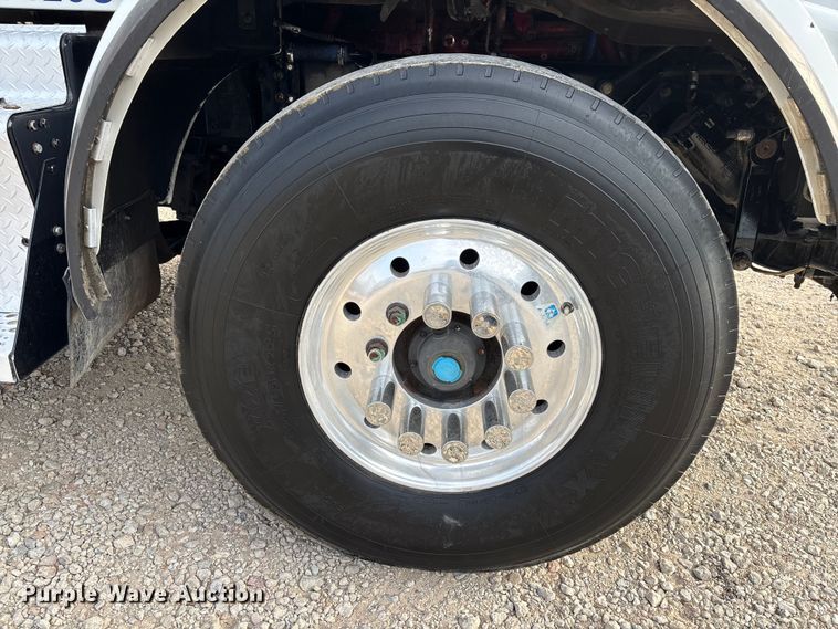 image for item EE1388 2013 Kenworth T800 