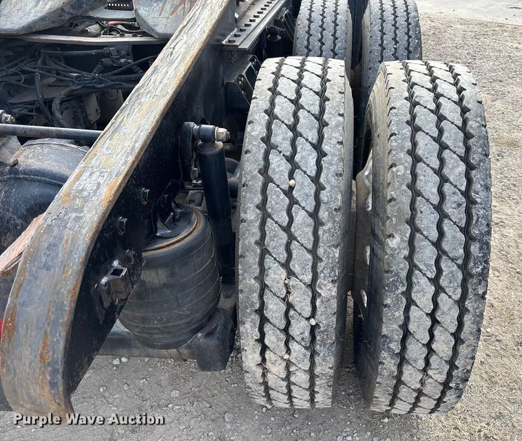 image for item EE1388 2013 Kenworth T800 