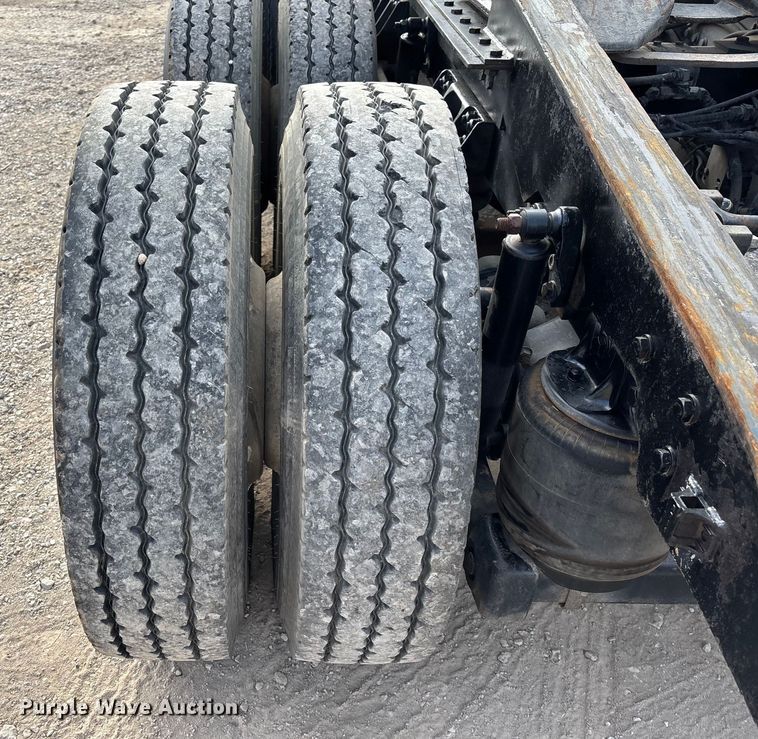 image for item EE1388 2013 Kenworth T800 