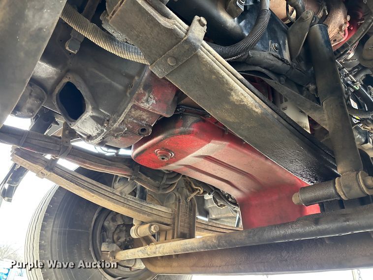 image for item EE1389 2013 Kenworth T800 semi truck