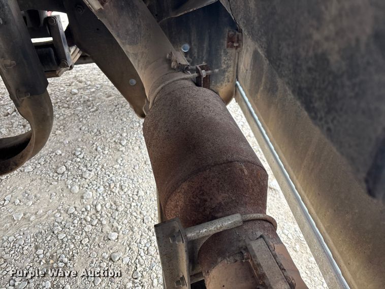 image for item EE1389 2013 Kenworth T800 semi truck