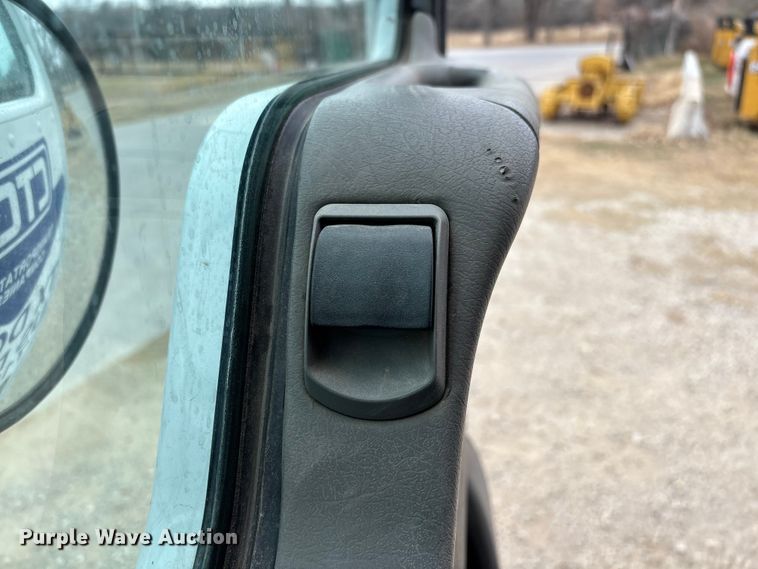 image for item EE1389 2013 Kenworth T800 semi truck