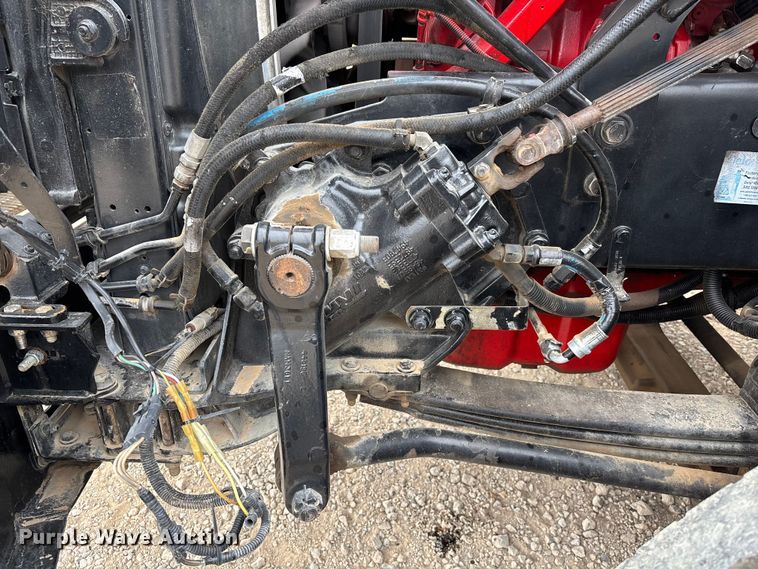 image for item EE1389 2013 Kenworth T800 semi truck