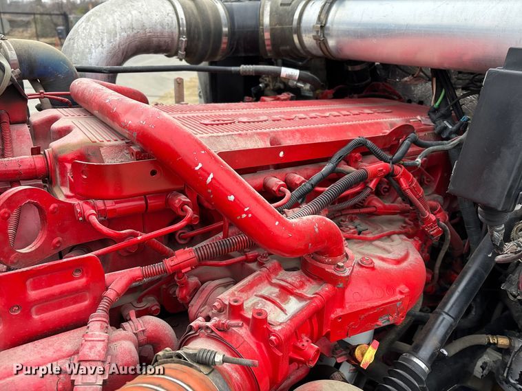 image for item EE1389 2013 Kenworth T800 semi truck