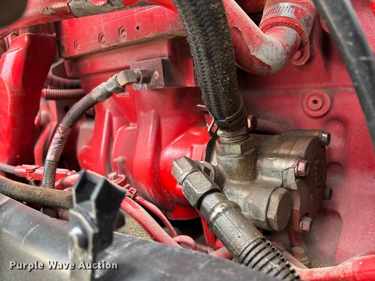 image for item EE1389 2013 Kenworth T800 semi truck