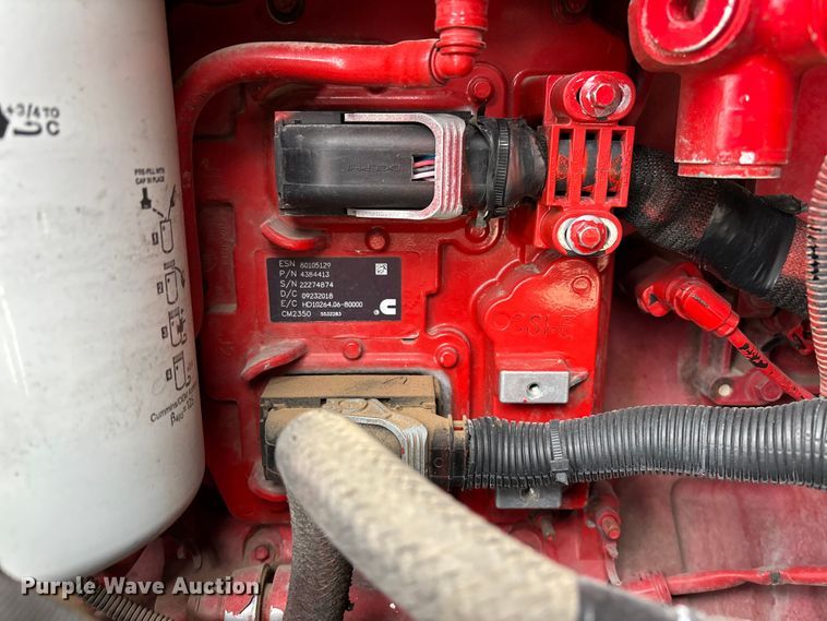 image for item EE1389 2013 Kenworth T800 semi truck