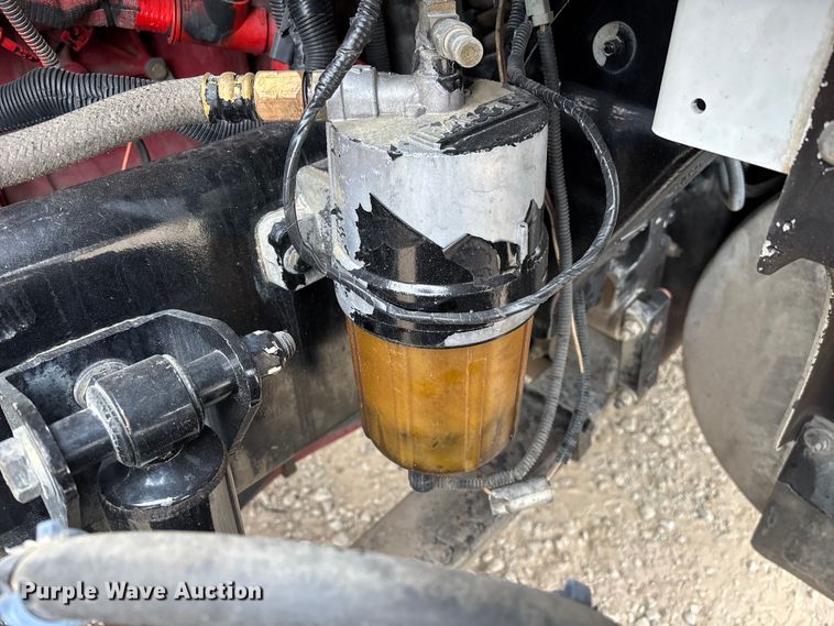 image for item EE1389 2013 Kenworth T800 semi truck