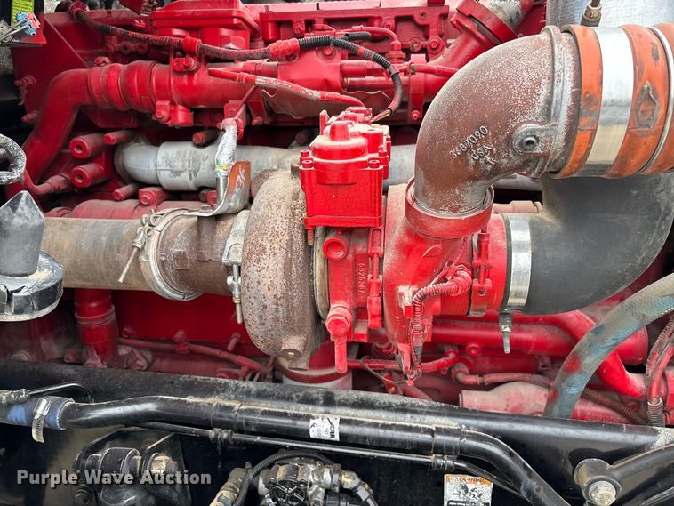 image for item EE1389 2013 Kenworth T800 semi truck