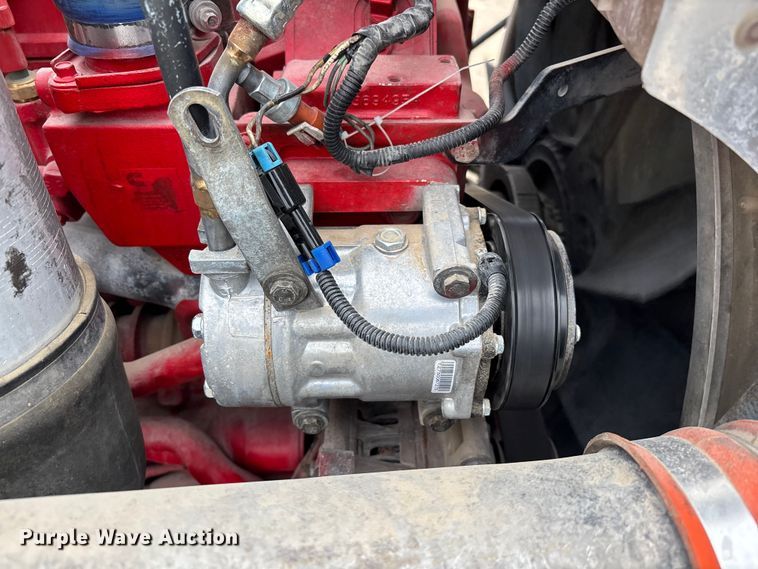 image for item EE1389 2013 Kenworth T800 semi truck