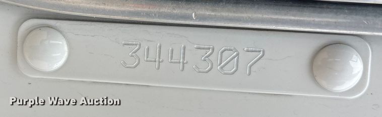 image for item EE1389 2013 Kenworth T800 semi truck