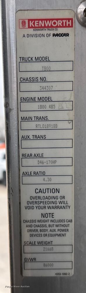 image for item EE1389 2013 Kenworth T800 semi truck