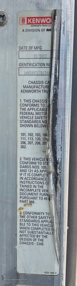 image for item EE1389 2013 Kenworth T800 semi truck