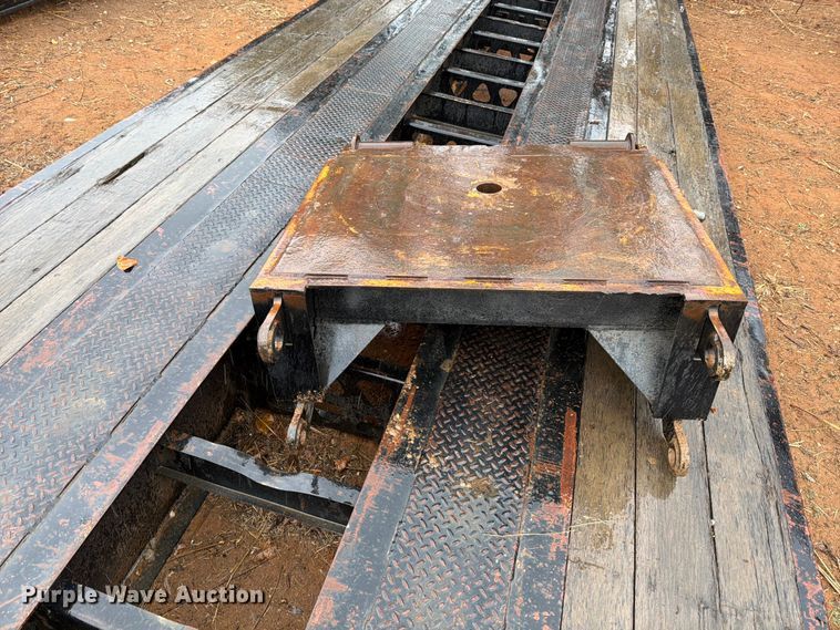 image for item EE1414 1989 Trail King lowboy equipment trailer