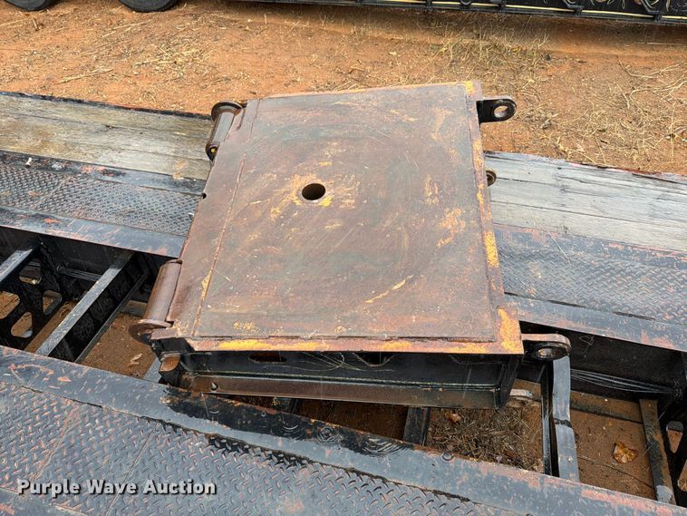 image for item EE1414 1989 Trail King lowboy equipment trailer