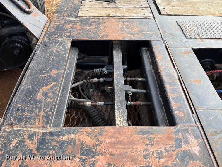 image for item EE1414 1989 Trail King lowboy equipment trailer