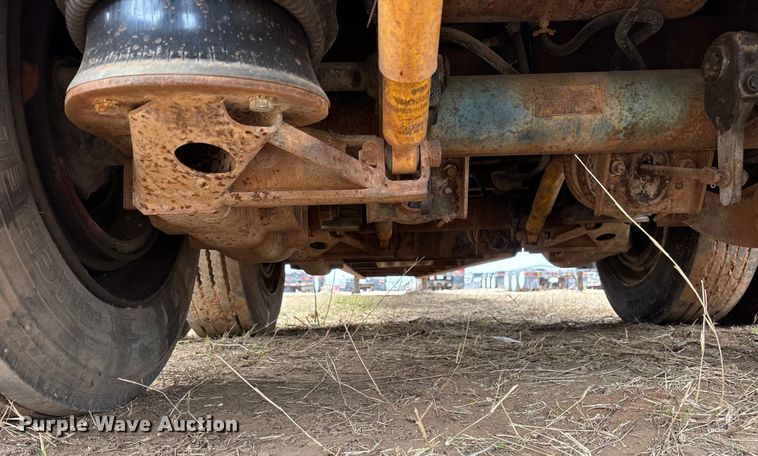 image for item EE1423 1986 Aztec drop deck trailer