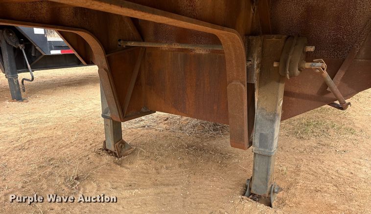 image for item EE1423 1986 Aztec drop deck trailer