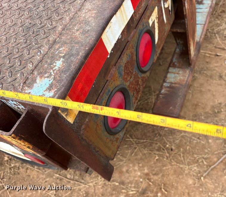 image for item EE1423 1986 Aztec drop deck trailer