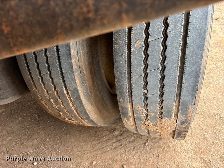 image for item EE1424 1985 Aztec drop deck trailer