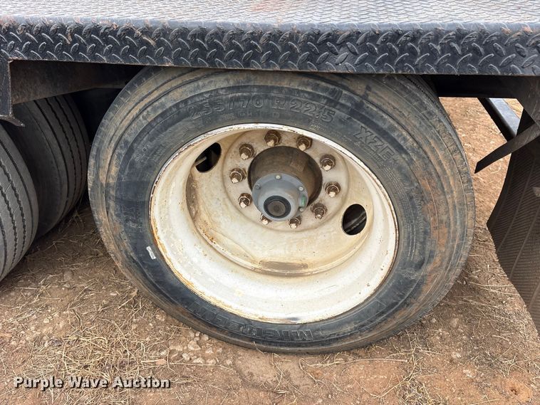 image for item EE1424 1985 Aztec drop deck trailer