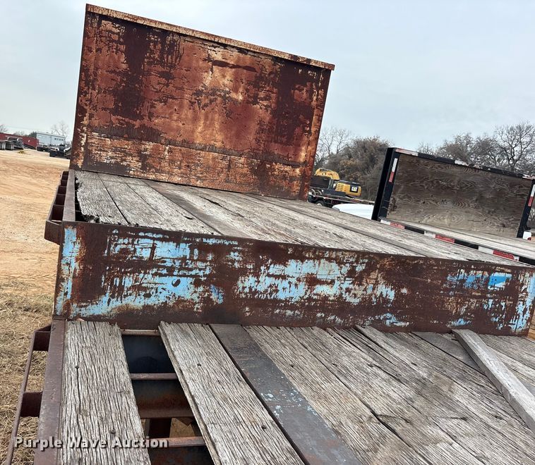 image for item EE1425 1984 Aztec drop deck trailer