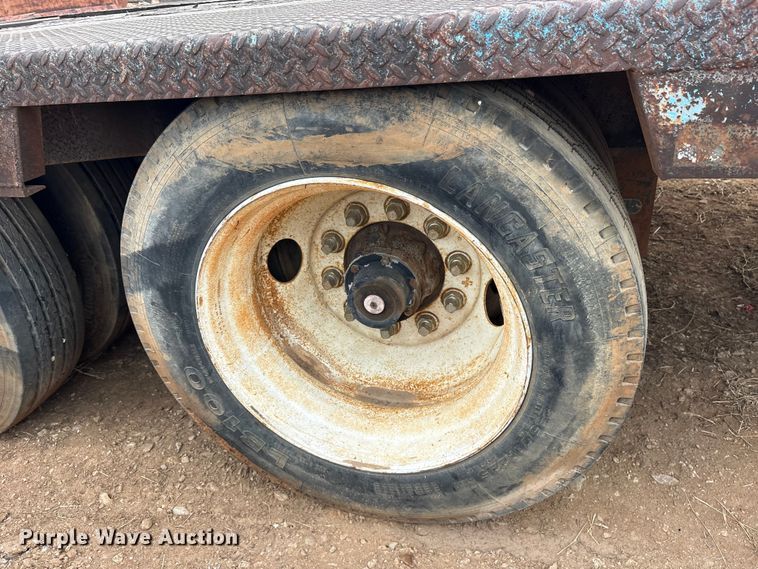 image for item EE1425 1984 Aztec drop deck trailer