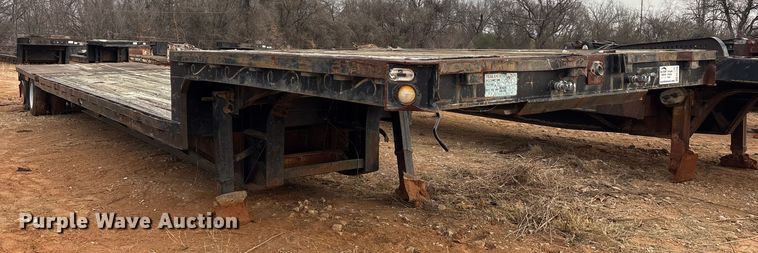 image for item EE1428 1976 Great Dane GPBEAR-232-60 drop deck extendable trailer