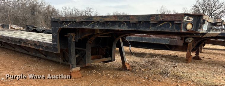 image for item EE1428 1976 Great Dane GPBEAR-232-60 drop deck extendable trailer