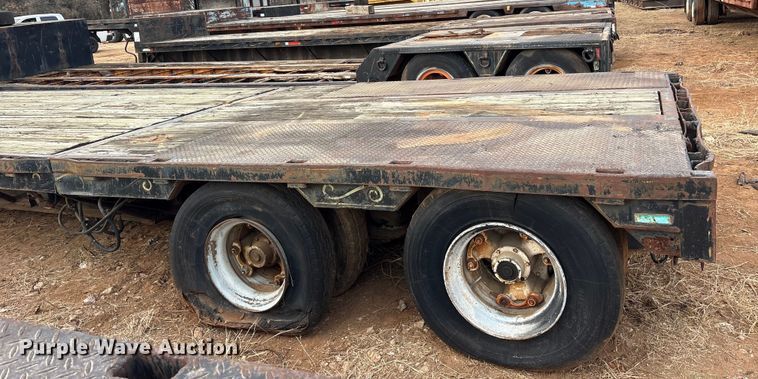 image for item EE1428 1976 Great Dane GPBEAR-232-60 drop deck extendable trailer