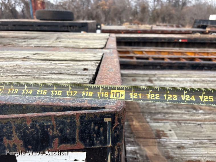 image for item EE1428 1976 Great Dane GPBEAR-232-60 drop deck extendable trailer