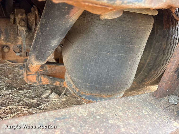 image for item EE1428 1976 Great Dane GPBEAR-232-60 drop deck extendable trailer