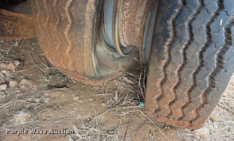 image for item EE1428 1976 Great Dane GPBEAR-232-60 drop deck extendable trailer