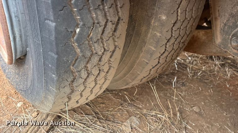 image for item EE1428 1976 Great Dane GPBEAR-232-60 drop deck extendable trailer