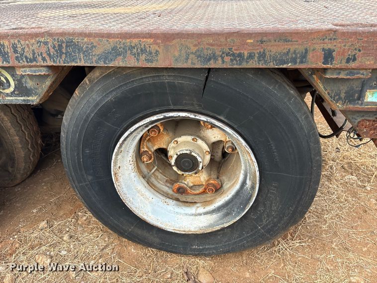 image for item EE1428 1976 Great Dane GPBEAR-232-60 drop deck extendable trailer