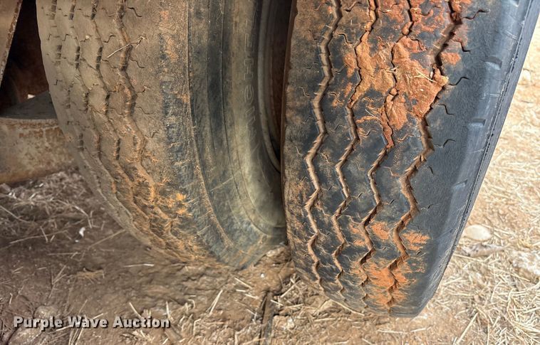 image for item EE1428 1976 Great Dane GPBEAR-232-60 drop deck extendable trailer