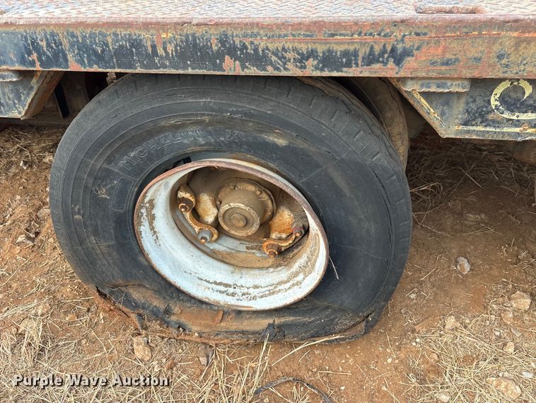 image for item EE1428 1976 Great Dane GPBEAR-232-60 drop deck extendable trailer