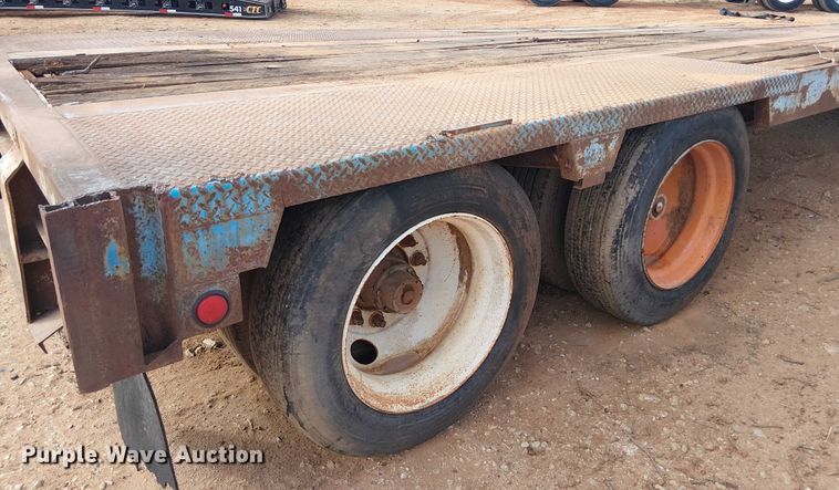 image for item EE1431 1985 Aztec drop deck trailer