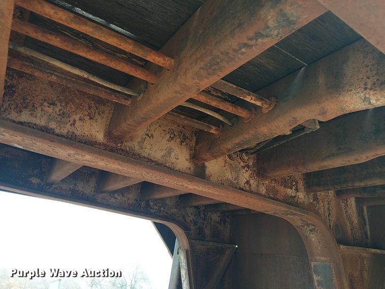 image for item EE1431 1985 Aztec drop deck trailer