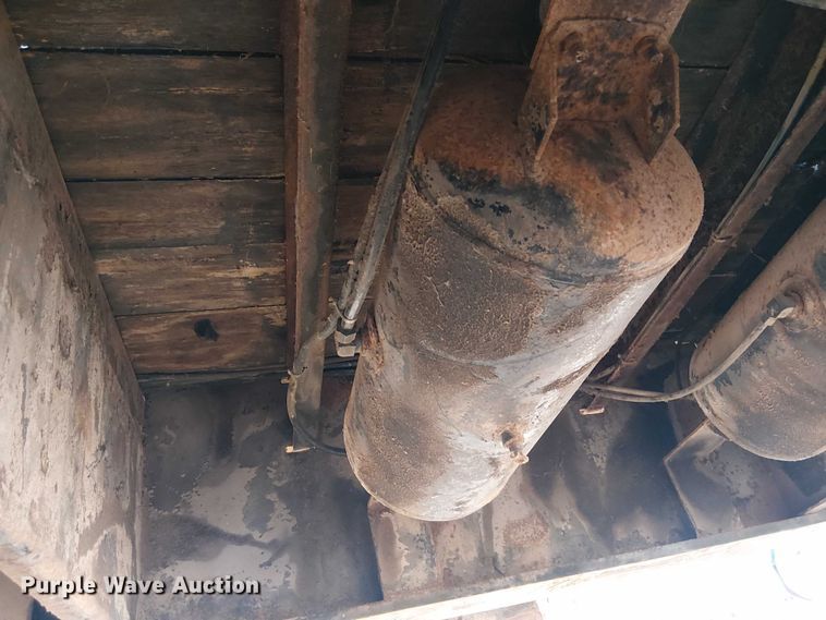 image for item EE1431 1985 Aztec drop deck trailer