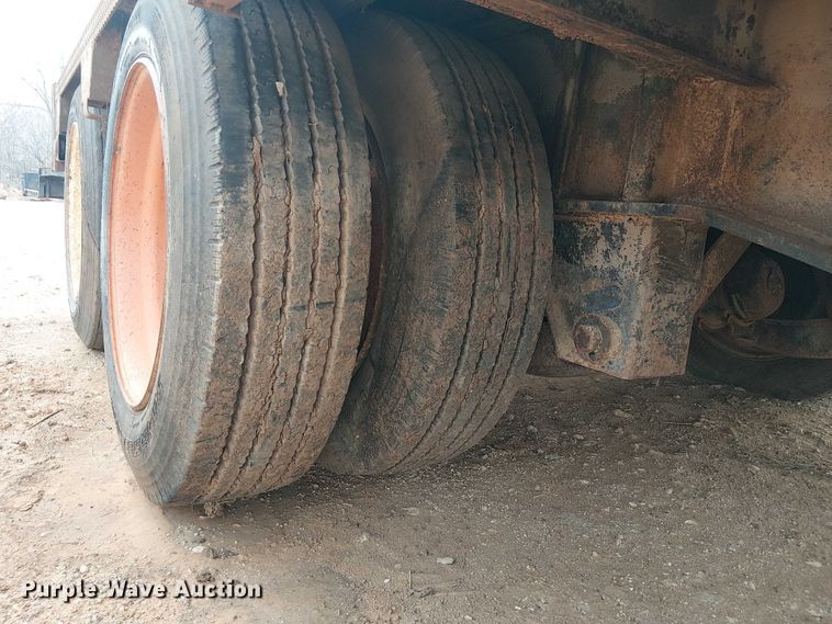 image for item EE1431 1985 Aztec drop deck trailer