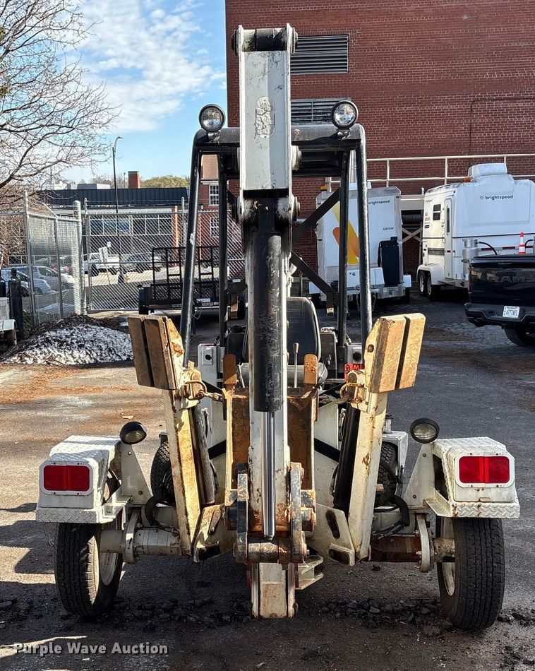 image for item EF0988 RH&M GF6LM towable backhoe