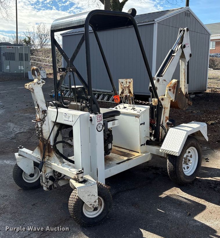 image for item EF0988 RH&M GF6LM towable backhoe