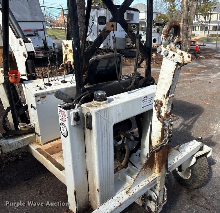 image for item EF0988 RH&M GF6LM towable backhoe